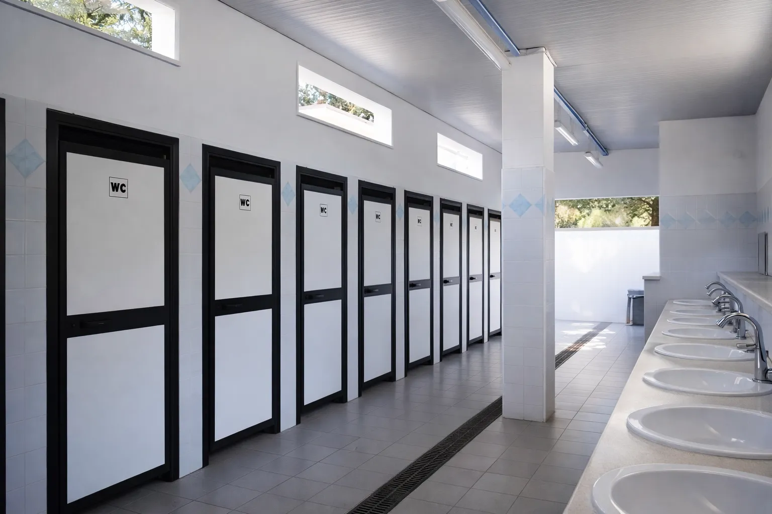 Bagni comuni e servizi igienici del Camping Village Vieste Marina a Vieste nel Gargano