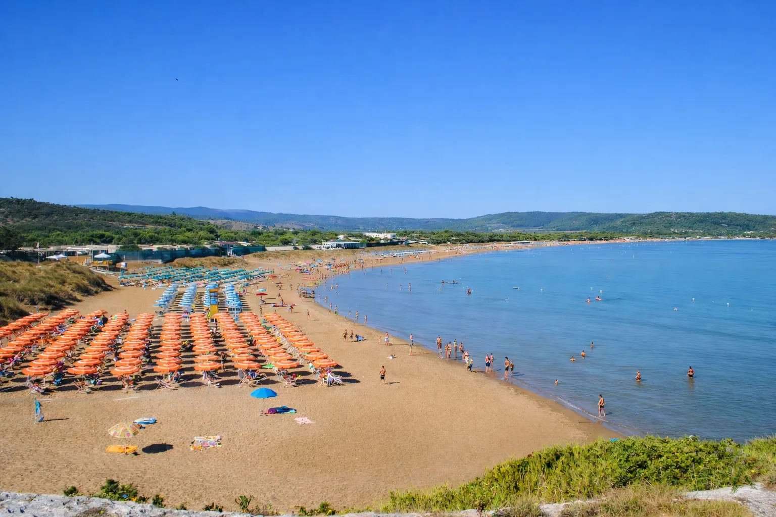 Panorama della spiaggia di Vieste Marina nel Gargano vicino al Camping Village Vieste Marina